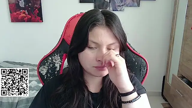 yessica gomez01 online show from April 13, 2026, 10:15 pm