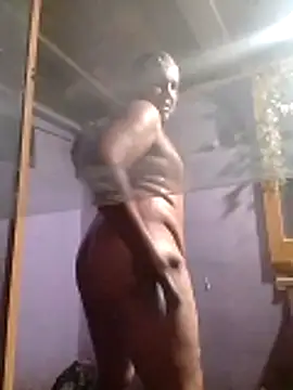 Snapshot of Guanatos13 chatting on February 23, 2026, 4:21 am Guanatos13 online show from February 23, 2026, 4:21 am