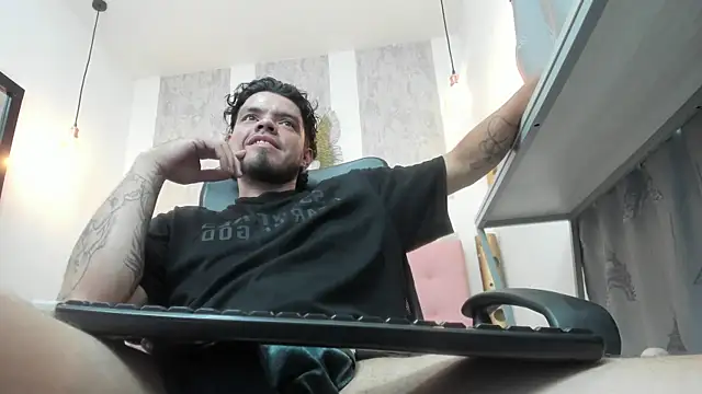 Snapshot of Enzo_Turner chatting on January 10, 2026, 5:42 am Enzo Turner online show from January 10, 2026, 5:42 am