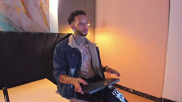 Snapshot of axel_valtier chatting on January 15, 2026, 4:17 am axel valtier online show from January 15, 2026, 4:17 am