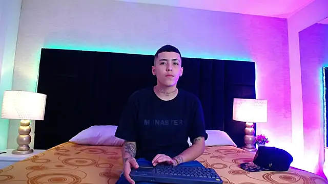 Raven Cox online show from January 13, 2026, 4:51 am