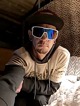 Snapshot of ifuckforreal chatting on March 7, 2026, 2:36 pm ifuckforreal online show from March 7, 2026, 2:36 pm