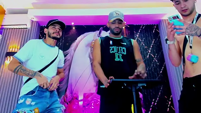 Snapshot of The_Gods_In_Diamonds chatting on January 11, 2026, 4:50 am The Gods In Diamonds online show from January 11, 2026, 4:50 am