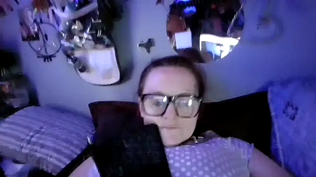 Snapshot of DisireAfterDark chatting on February 15, 2026, 11:01 pm DisireAfterDark online show from February 15, 2026, 11:01 pm