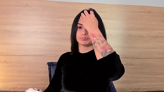 lilith petit  online show from January 15, 2026, 1:05 pm