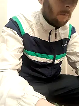 Snapshot of 80julien chatting on January 14, 2026, 8:14 pm 80julien online show from January 14, 2026, 8:14 pm