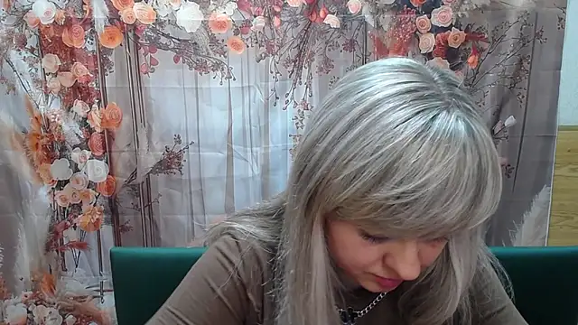 VeronicaSvitt online show from April 8, 2026, 12:49 pm