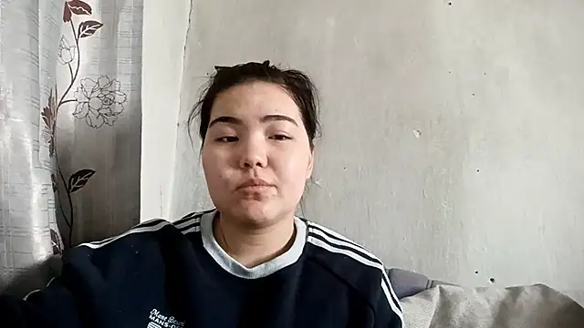 MollyAsian online show from February 15, 2026, 5:37 am