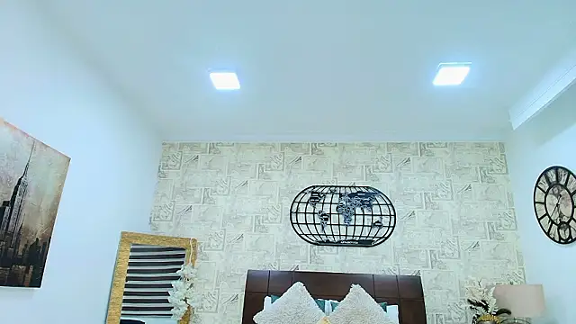 Snapshot of emily_clarkk_ chatting on February 6, 2026, 7:17 pm emily clarkk online show from February 6, 2026, 7:17 pm