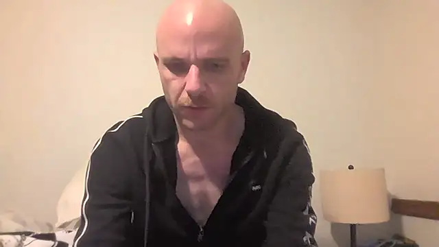 Snapshot of FrankieFuckMe chatting on February 1, 2026, 8:35 am FrankieFuckMe online show from February 1, 2026, 8:35 am