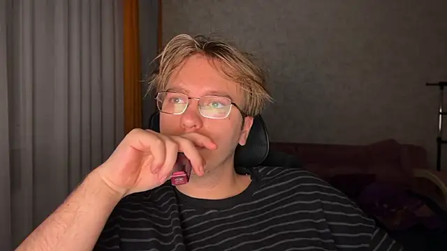 Snapshot of HairyVit chatting on February 3, 2026, 4:10 am HairyVit online show from February 3, 2026, 4:10 am