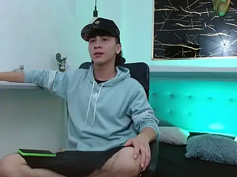 Snapshot of XanderGrey8 chatting on February 3, 2026, 7:08 pm XanderGrey8 online show from February 3, 2026, 7:08 pm