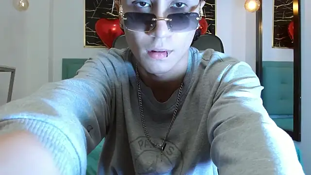 Snapshot of XanderGrey8 chatting on February 19, 2026, 7:21 pm XanderGrey8 online show from February 19, 2026, 7:21 pm