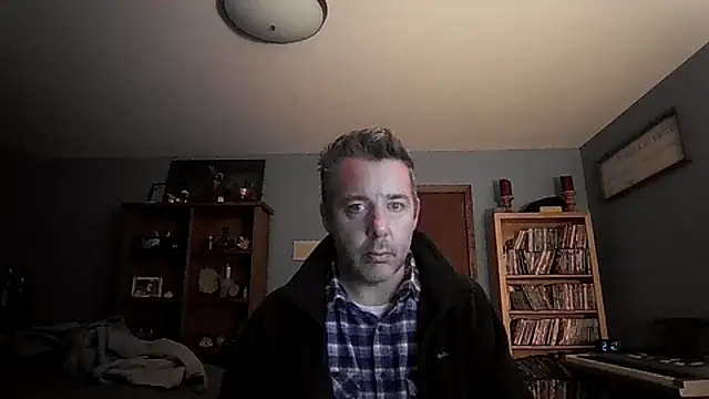 Snapshot of chrisw8140 chatting on February 1, 2026, 2:10 am chrisw8140 online show from February 1, 2026, 2:10 am