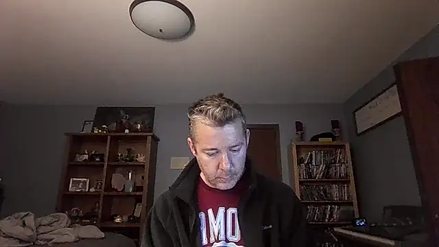 Snapshot of chrisw8140 chatting on February 18, 2026, 2:02 pm chrisw8140 online show from February 18, 2026, 2:02 pm