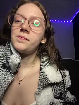 YoungLisaa18 online show from February 19, 2026, 7:43 pm