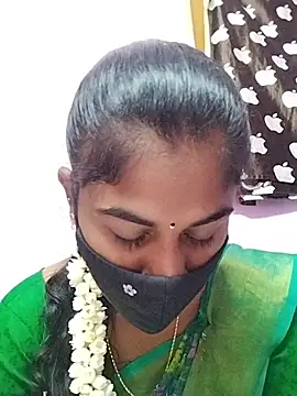 Snapshot of Tamil_Hot_RoyalQueen chatting on April 6, 2026, 5:03 pm Tamil Hot RoyalQueen online show from April 6, 2026, 5:03 pm