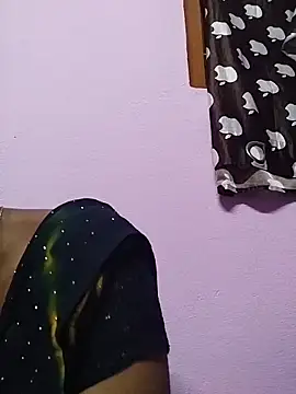 Snapshot of Tamil_Hot_RoyalQueen chatting on April 16, 2026, 3:35 pm Tamil Hot RoyalQueen online show from April 16, 2026, 3:35 pm