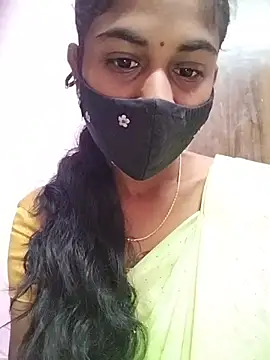 Snapshot of Tamil_Hot_RoyalQueen chatting on April 18, 2026, 12:25 am Tamil Hot RoyalQueen online show from April 18, 2026, 12:25 am