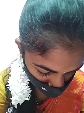 Snapshot of Tamil_Hot_RoyalQueen chatting on April 19, 2026, 2:22 am Tamil Hot RoyalQueen online show from April 19, 2026, 2:22 am