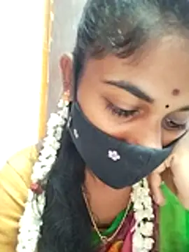 Snapshot of Tamil_Hot_RoyalQueen chatting on April 28, 2026, 2:27 am Tamil Hot RoyalQueen online show from April 28, 2026, 2:27 am