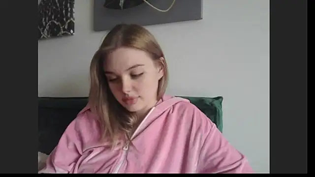 Snapshot of lina_milka chatting on May 23, 2026, 1:59 pm lina milka online show from May 23, 2026, 1:59 pm