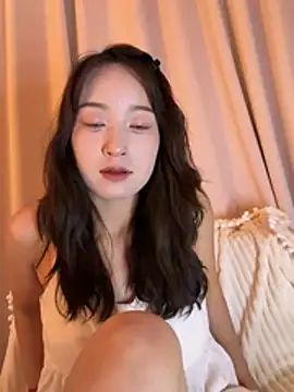 wenwenyaa online show from April 15, 2026, 1:18 pm