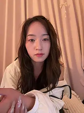 wenwenyaa online show from April 16, 2026, 1:12 pm