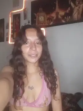 Snapshot of AlexxaAndRileyy chatting on January 18, 2026, 2:21 pm AlexxaAndRileyy online show from January 18, 2026, 2:21 pm