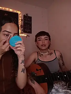 Snapshot of AlexxaAndRileyy chatting on February 10, 2026, 9:41 pm AlexxaAndRileyy online show from February 10, 2026, 9:41 pm