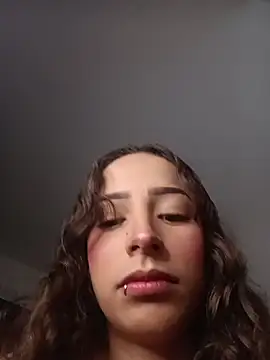 Snapshot of AlexxaAndRileyy chatting on February 18, 2026, 1:18 pm AlexxaAndRileyy online show from February 18, 2026, 1:18 pm