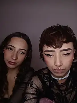 Snapshot of AlexxaAndRileyy chatting on March 4, 2026, 10:27 pm AlexxaAndRileyy online show from March 4, 2026, 10:27 pm