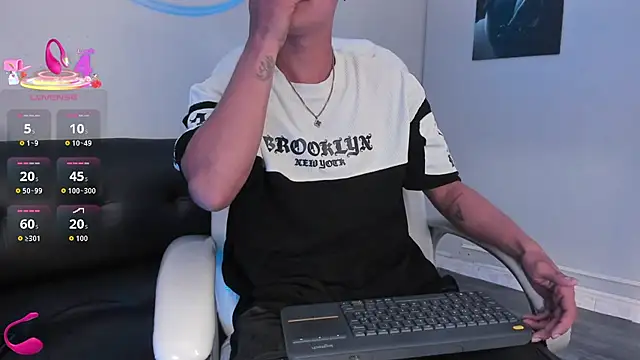 Snapshot of Liam9_ chatting on January 14, 2026, 2:39 am Liam9 online show from January 14, 2026, 2:39 am