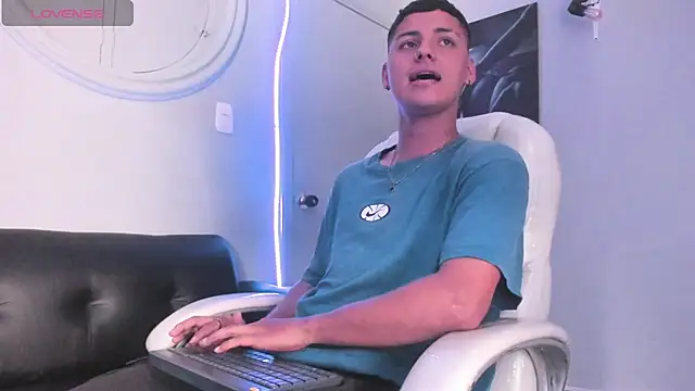 Snapshot of Liam9_ chatting on January 18, 2026, 2:48 am Liam9 online show from January 18, 2026, 2:48 am