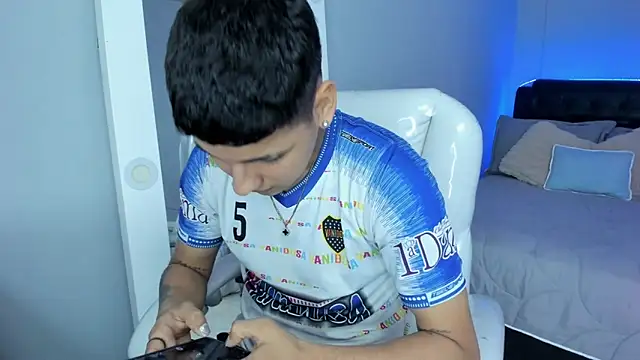 Snapshot of Liam9_ chatting on February 10, 2026, 11:58 am Liam9 online show from February 10, 2026, 11:58 am