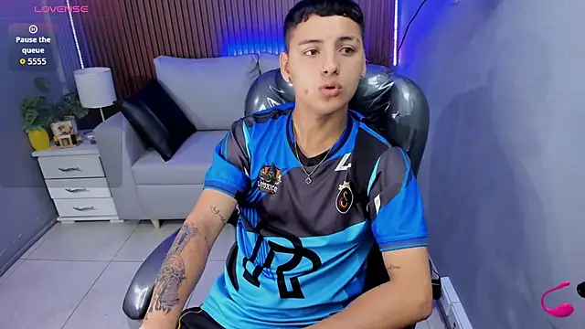 Snapshot of Liam9_ chatting on February 12, 2026, 12:00 pm Liam9 online show from February 12, 2026, 12:00 pm