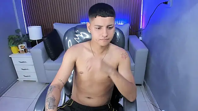 Snapshot of Liam9_ chatting on February 23, 2026, 12:24 pm Liam9 online show from February 23, 2026, 12:24 pm