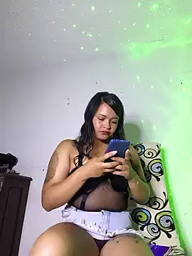 Snapshot of ebonysummer_ chatting on January 19, 2026, 2:04 am ebonysummer online show from January 19, 2026, 2:04 am