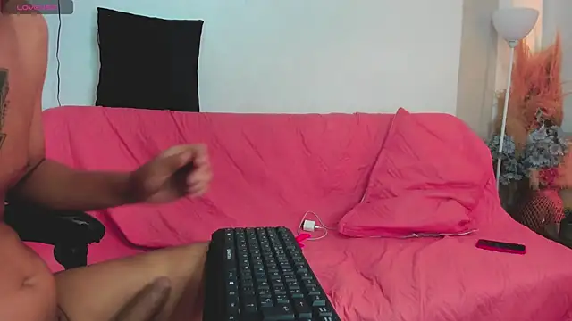 Snapshot of Zara_Foxxx_ chatting on February 16, 2026, 2:18 am Zara Foxxx online show from February 16, 2026, 2:18 am