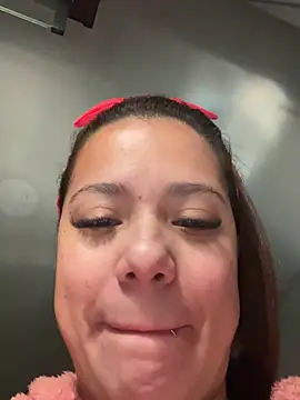 Snapshot of Pretty__Milf chatting on March 7, 2026, 9:17 am Pretty Milf online show from March 7, 2026, 9:17 am