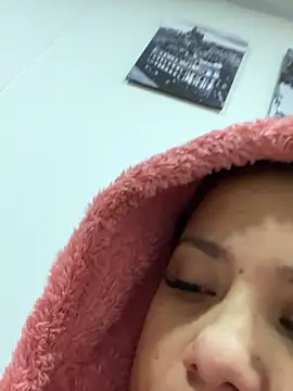 Snapshot of Pretty__Milf chatting on March 8, 2026, 11:25 am Pretty Milf online show from March 8, 2026, 11:25 am