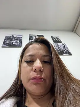 Snapshot of Pretty__Milf chatting on March 15, 2026, 9:59 am Pretty Milf online show from March 15, 2026, 9:59 am