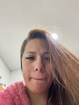 Snapshot of Pretty__Milf chatting on March 18, 2026, 9:12 am Pretty Milf online show from March 18, 2026, 9:12 am