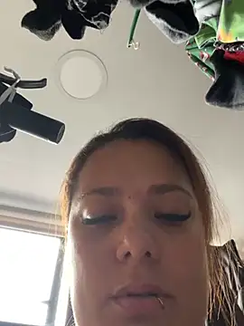 Snapshot of Pretty__Milf chatting on March 22, 2026, 10:24 pm Pretty Milf online show from March 22, 2026, 10:24 pm