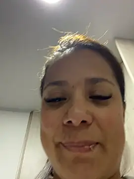 Snapshot of Pretty__Milf chatting on March 31, 2026, 10:43 pm Pretty Milf online show from March 31, 2026, 10:43 pm