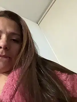 Snapshot of Pretty__Milf chatting on April 15, 2026, 6:09 am Pretty Milf online show from April 15, 2026, 6:09 am