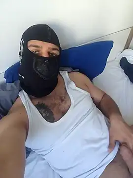 Snapshot of Mertozer01 chatting on January 14, 2026, 8:31 am Mertozer01 online show from January 14, 2026, 8:31 am