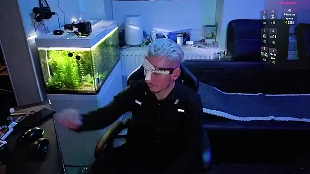 Snapshot of Rayzel_White chatting on January 31, 2026, 9:24 pm Rayzel White online show from January 31, 2026, 9:24 pm