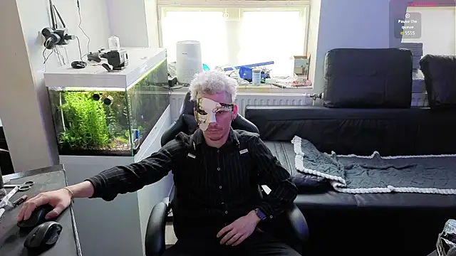 Snapshot of Rayzel_White chatting on February 1, 2026, 12:15 pm Rayzel White online show from February 1, 2026, 12:15 pm