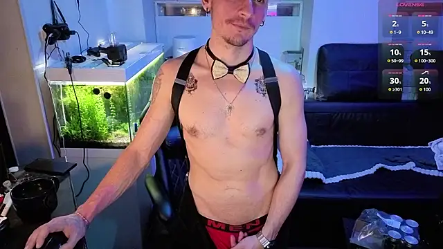 Snapshot of Rayzel_White chatting on February 2, 2026, 12:20 am Rayzel White online show from February 2, 2026, 12:20 am